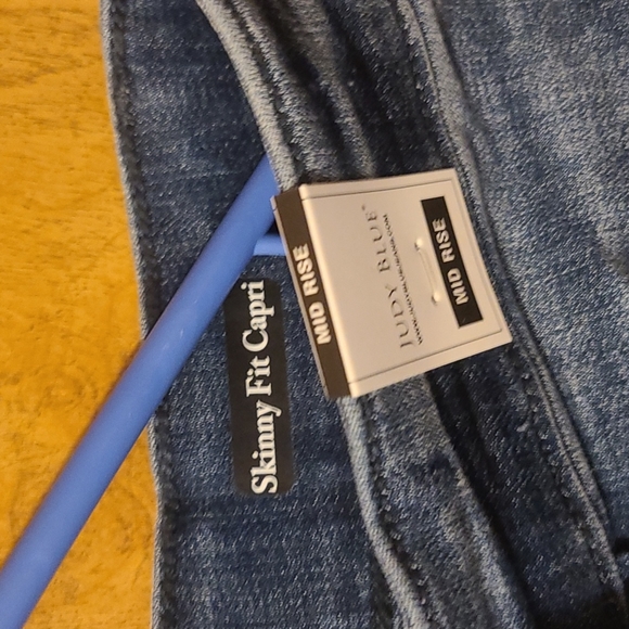 Capris - Picture 4 of 4